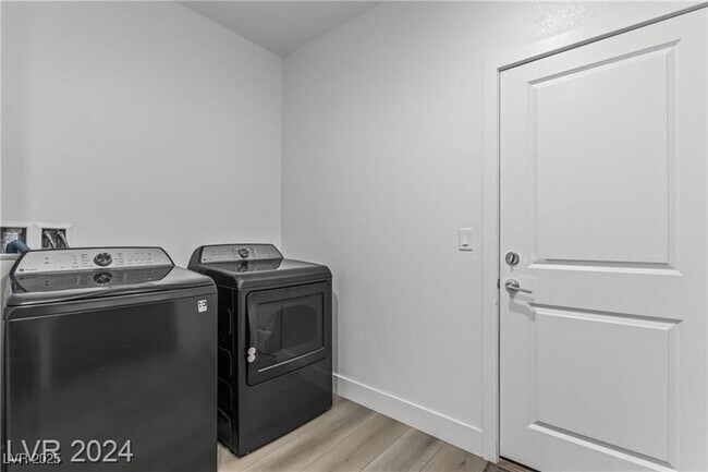 Building Photo - 408 Dalton Crst Ave