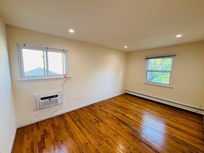 Building Photo - 18 William St