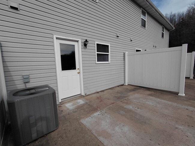 Building Photo - 24444 Sounder Ln