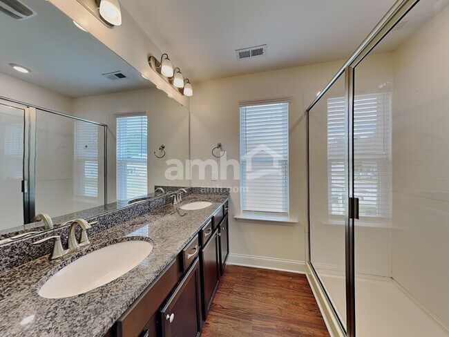 Building Photo - 112 Pullen Dr