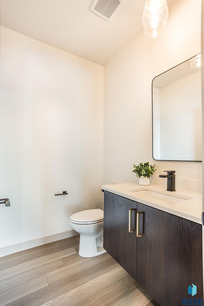 Building Photo - 2803 S Terry Ave