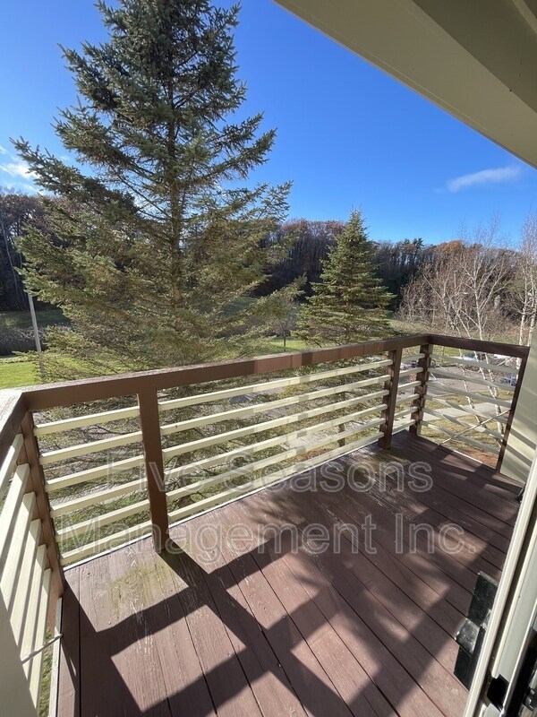 Building Photo - 352 Hildred Dr