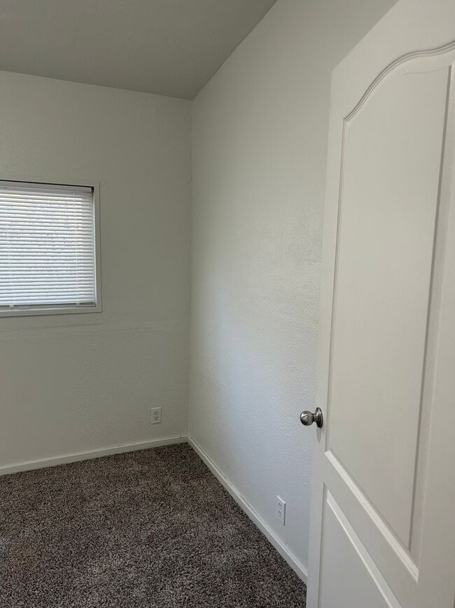 Building Photo - Cute Home in Quiet Neighborhood