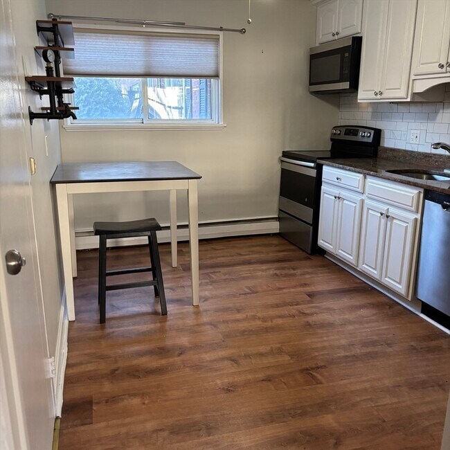 Building Photo - 701 Adams St