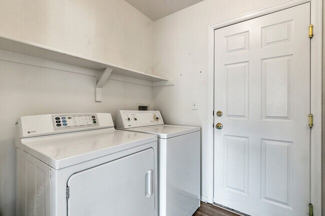 Building Photo - 4028 Kestrel Ct