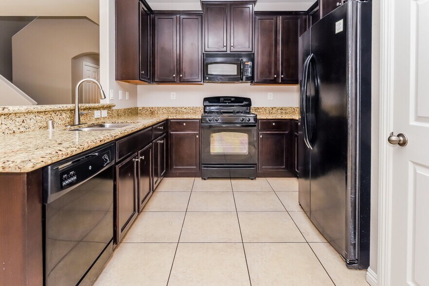 Building Photo - 9519 Vega Carpio Ave