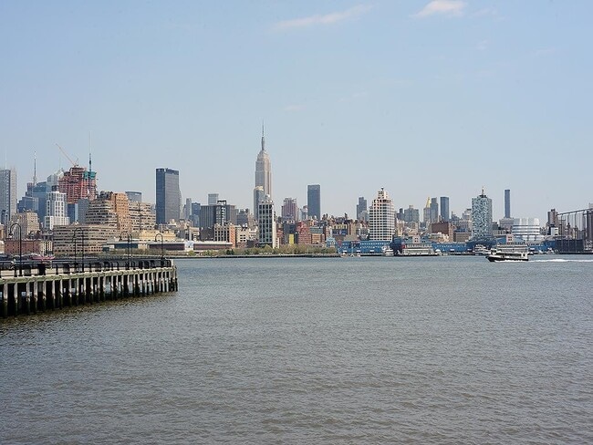 Building Photo - 456 9th St