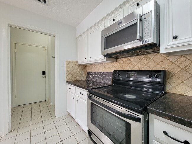 Building Photo - 2220 Bering Dr