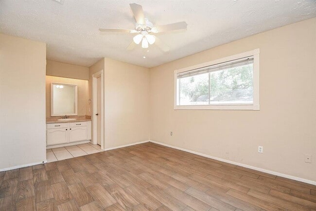 Building Photo - 14230 Cellini Dr