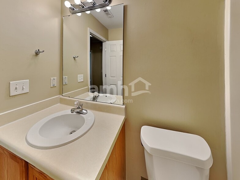 Building Photo - 993 Kintail Ct