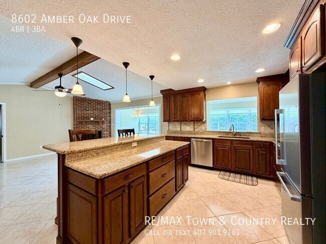 Building Photo - 8602 Amber Oak Dr