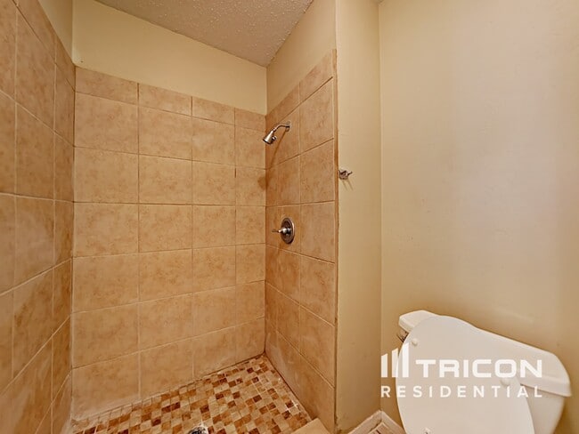 Building Photo - 713 Cavendish Dr