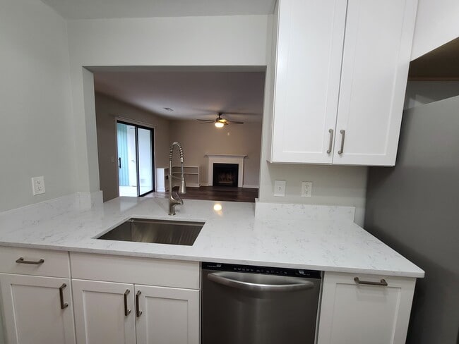 Building Photo - 2311 Treescape Dr