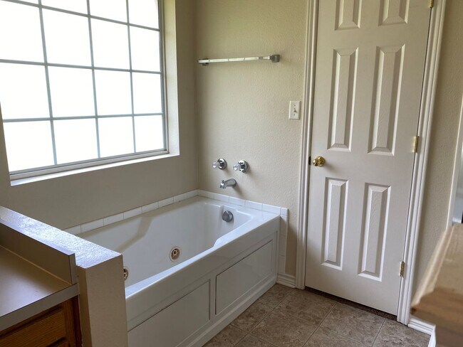 Building Photo - 3908 Onaway Trail