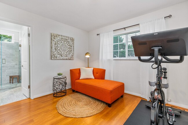 Building Photo - Bungalow In Huntington Beach