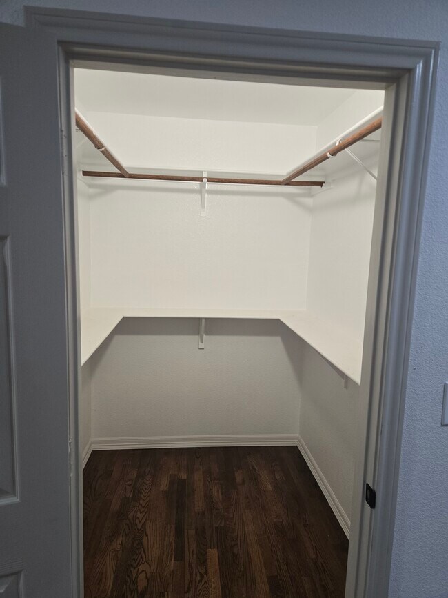 Building Photo - 415 N 23rd St