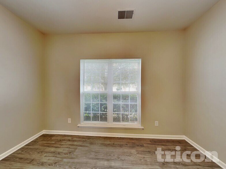 Building Photo - 110 Newport Dr