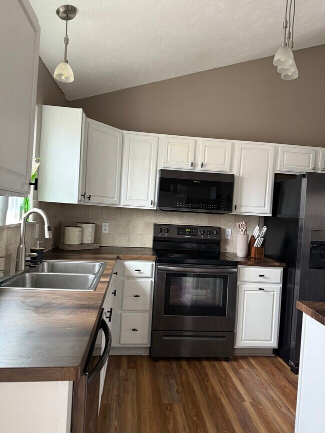 Building Photo - 10814 Potter St