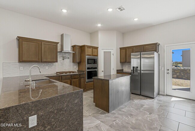 Building Photo - 928 Keenland Ave