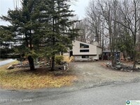 Building Photo - 3322 Woodland Dr