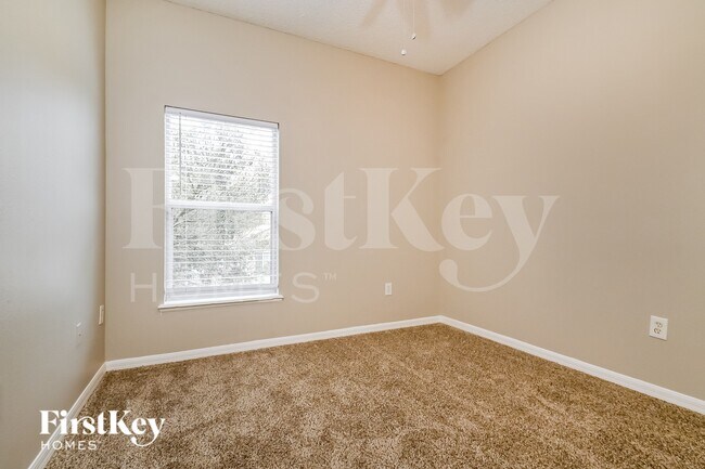 Building Photo - 12734 Kings Lake Dr
