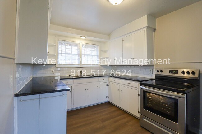 Building Photo - Cozy 2 Bedroom 1 Bathroom Home In Kendall-Whittier