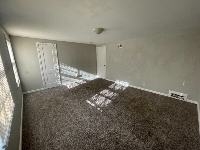 Building Photo - 5425 Swope Pkwy