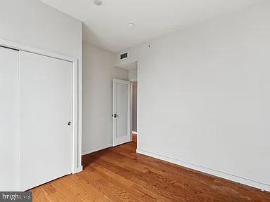 Building Photo - 820 E Thompson St