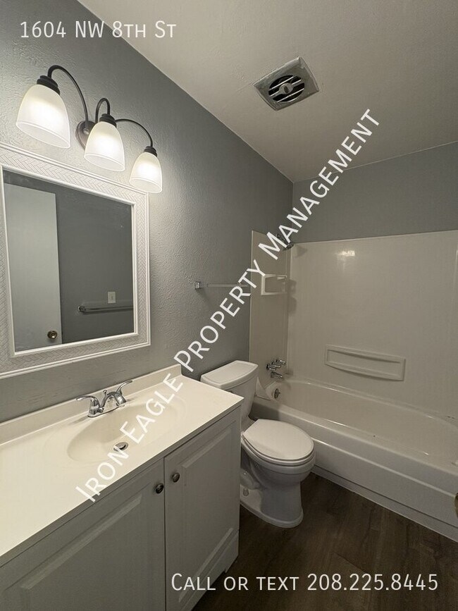 Building Photo - 1604 8th St NW