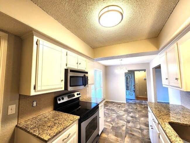 Building Photo - 3 Bed 2 Bath Home-Choctaw Trails Sec I Addition