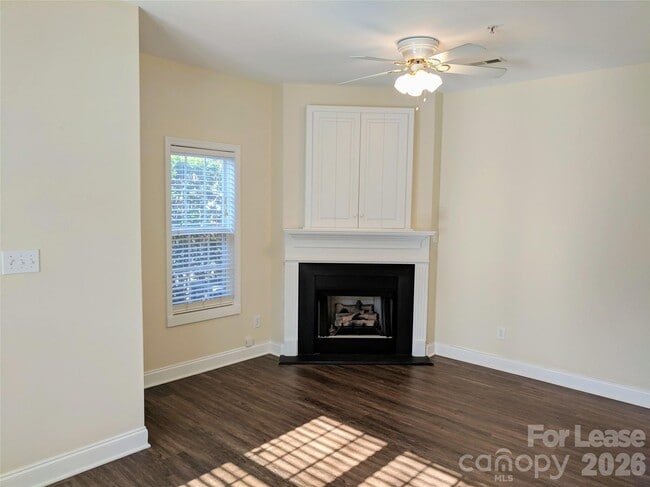 Building Photo - 917 Shearer St