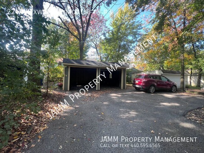 Building Photo - Desirable Cleveland Heights Loft Unit!