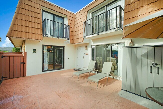 Building Photo - 2876 Waterford Dr S