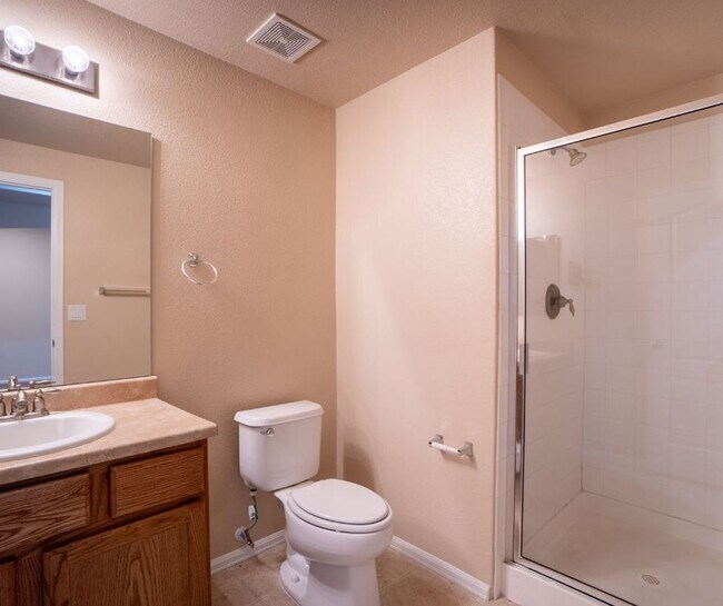 Building Photo - Move in ready home on Kettle Drum