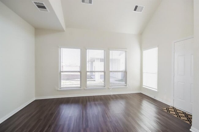 Building Photo - 12543 Highgrove Springs Dr