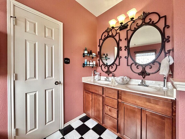 Building Photo - 14801 Falling Stone Ln