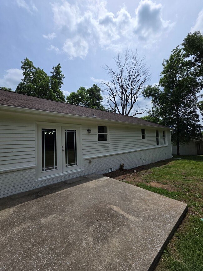 Building Photo - One Level 3bd/2ba home in Mt Juliet