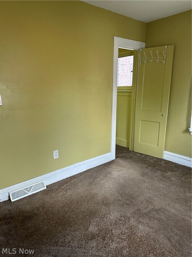 Building Photo - 15415 Kinsman Rd