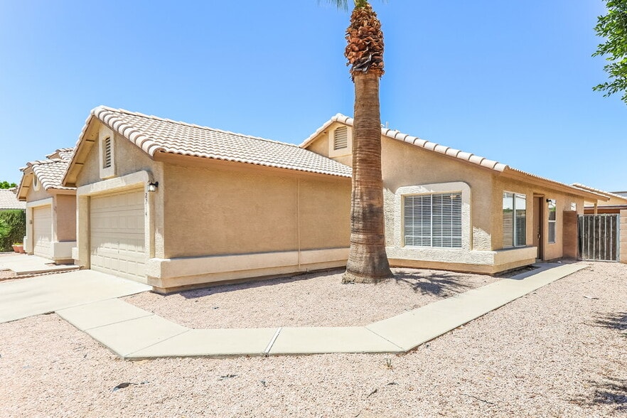 Building Photo - 2214 E Aire Libre Ave