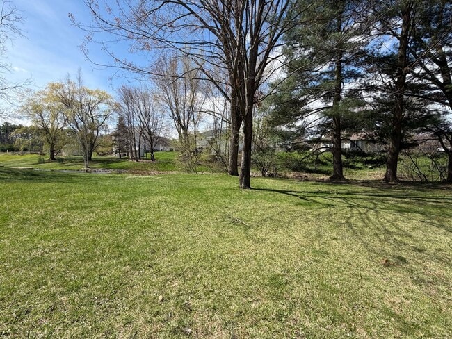 Building Photo - 2 Bed 1 Bath Side By Side Duplex in Port Edwards