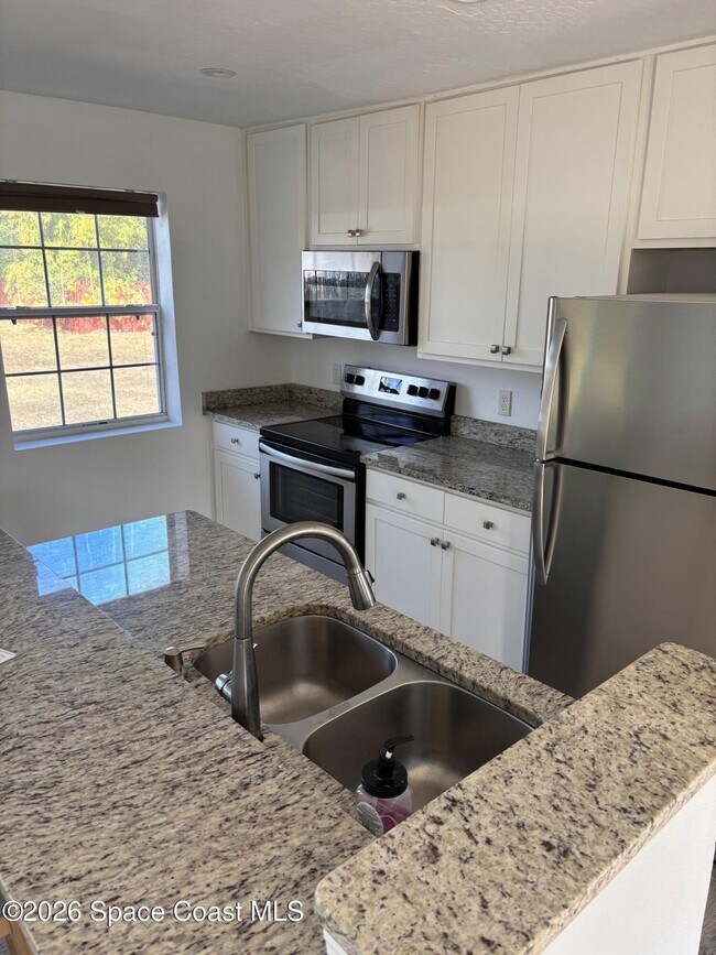 Building Photo - 904 Kensington Dr