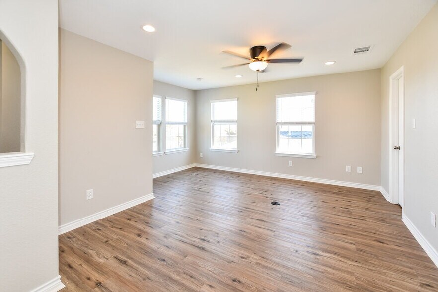 Building Photo - 321 Rustic Grove Ln
