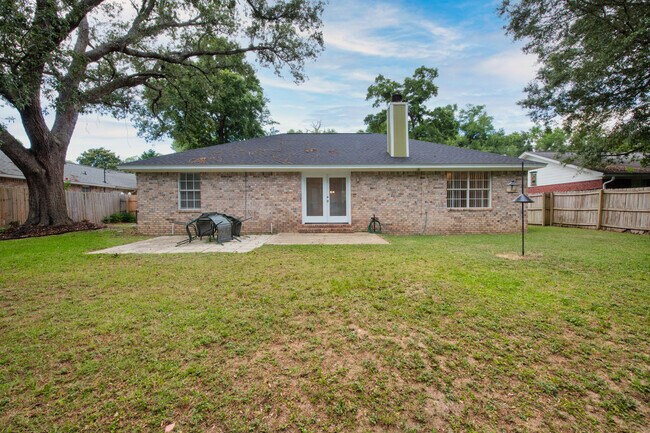 Building Photo - 3213 Desert St
