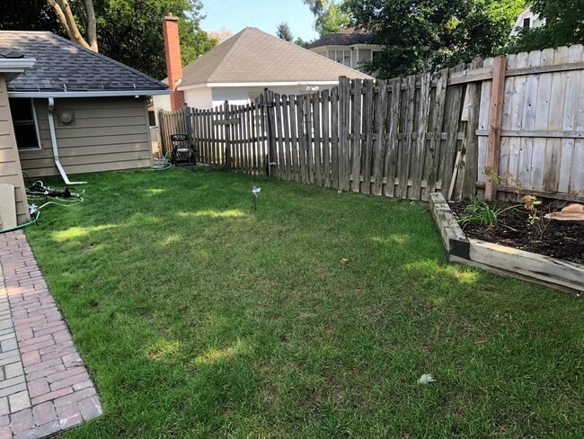 Building Photo - 115 Grant St