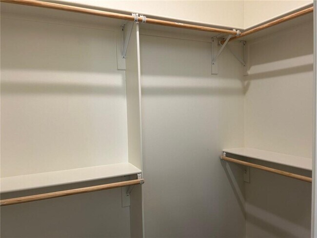 Building Photo - 726 E Emma Ave