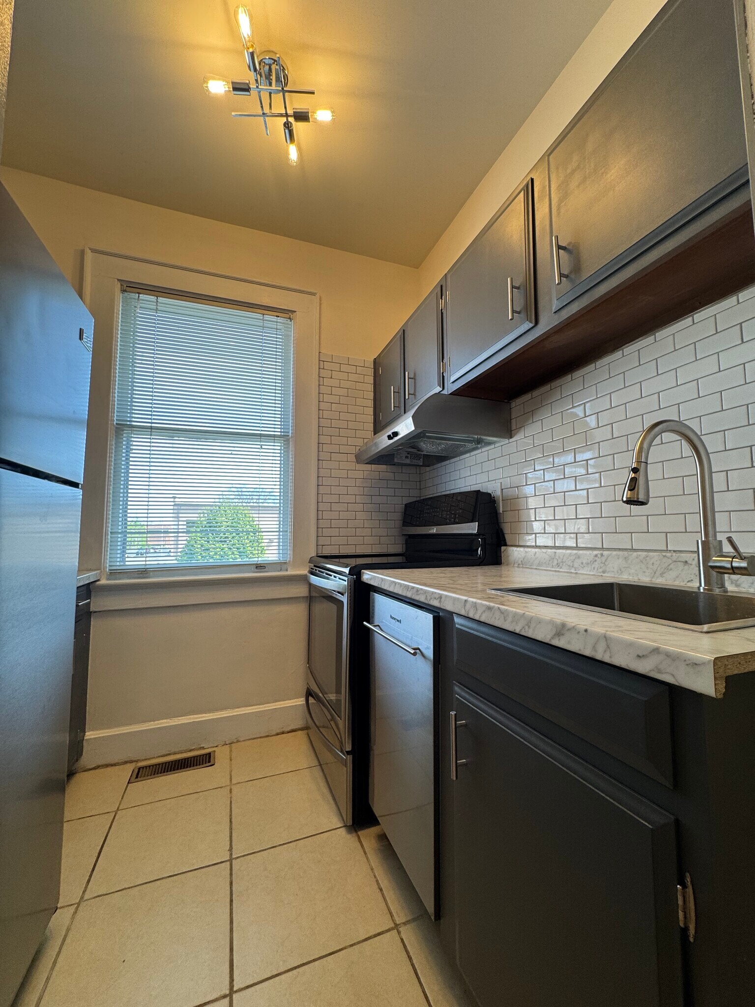 Building Photo - 616 SE 3rd St