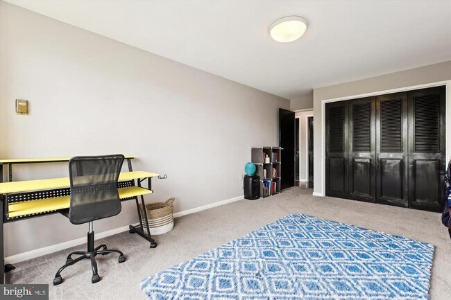 Building Photo - 10201 Grosvenor Pl