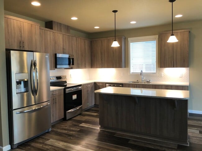 Building Photo - Single level 1 year old home