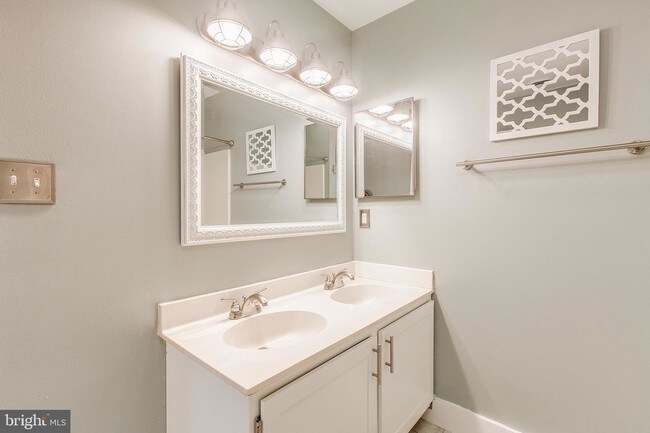 Building Photo - 10286 White Pelican Way
