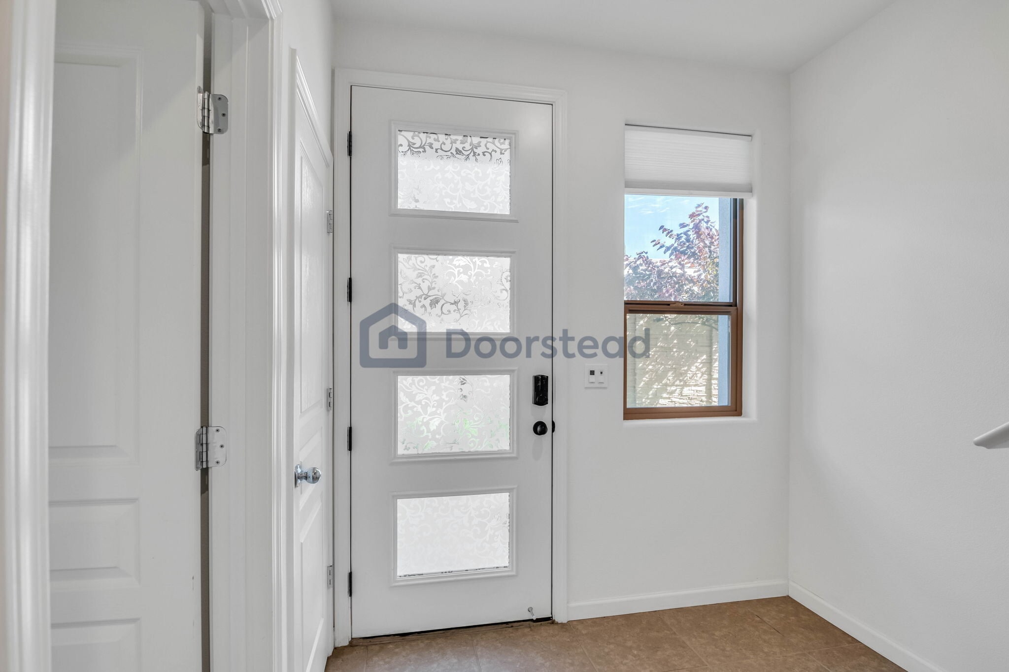 Building Photo - 25443 Parklane Dr